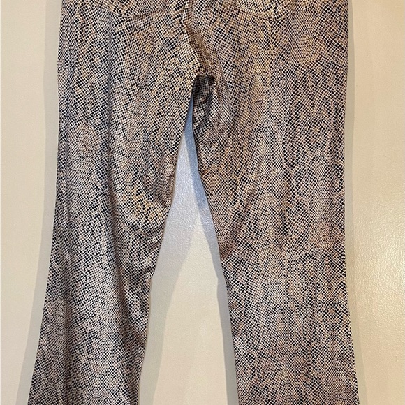 Sexy, snakeskin pants by Guess, size 28 - Picture 7 of 9